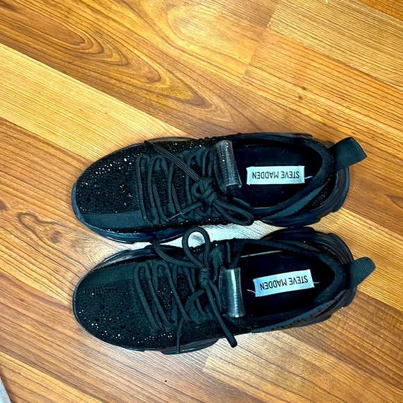 Steve Madden maxima- R Black Sneakers - Picture 1 of 5